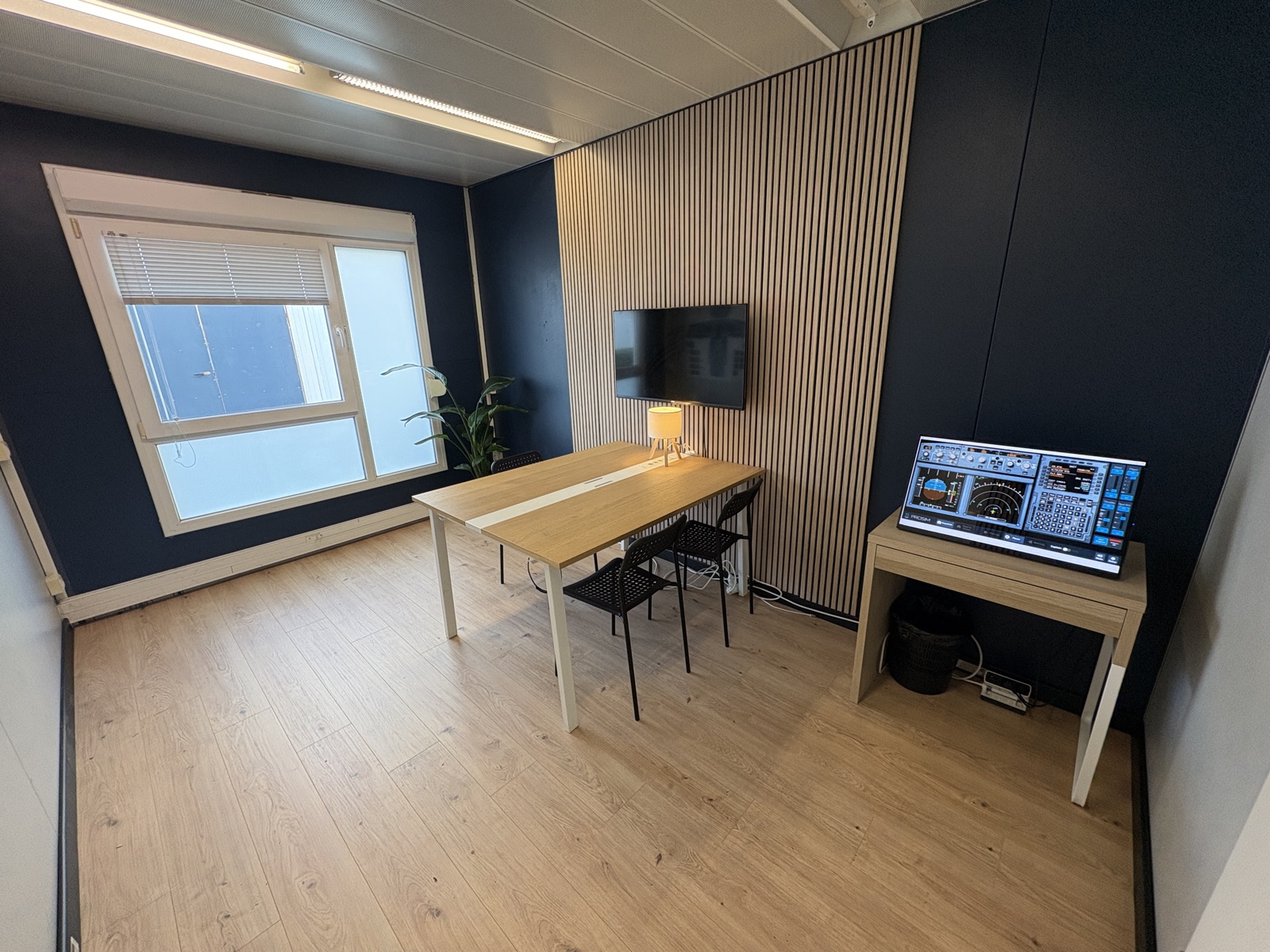 Salle de briefing — campus Iroise rénové