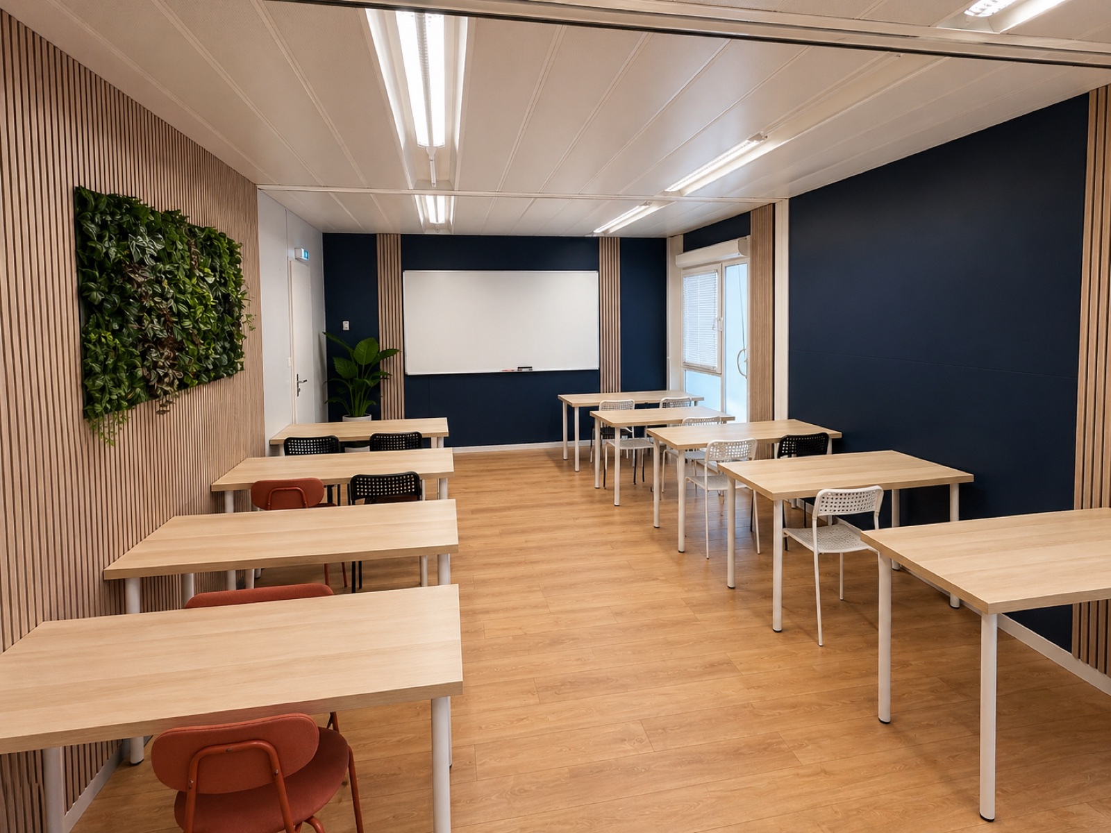 Salle de cours théorique — campus Iroise rénové