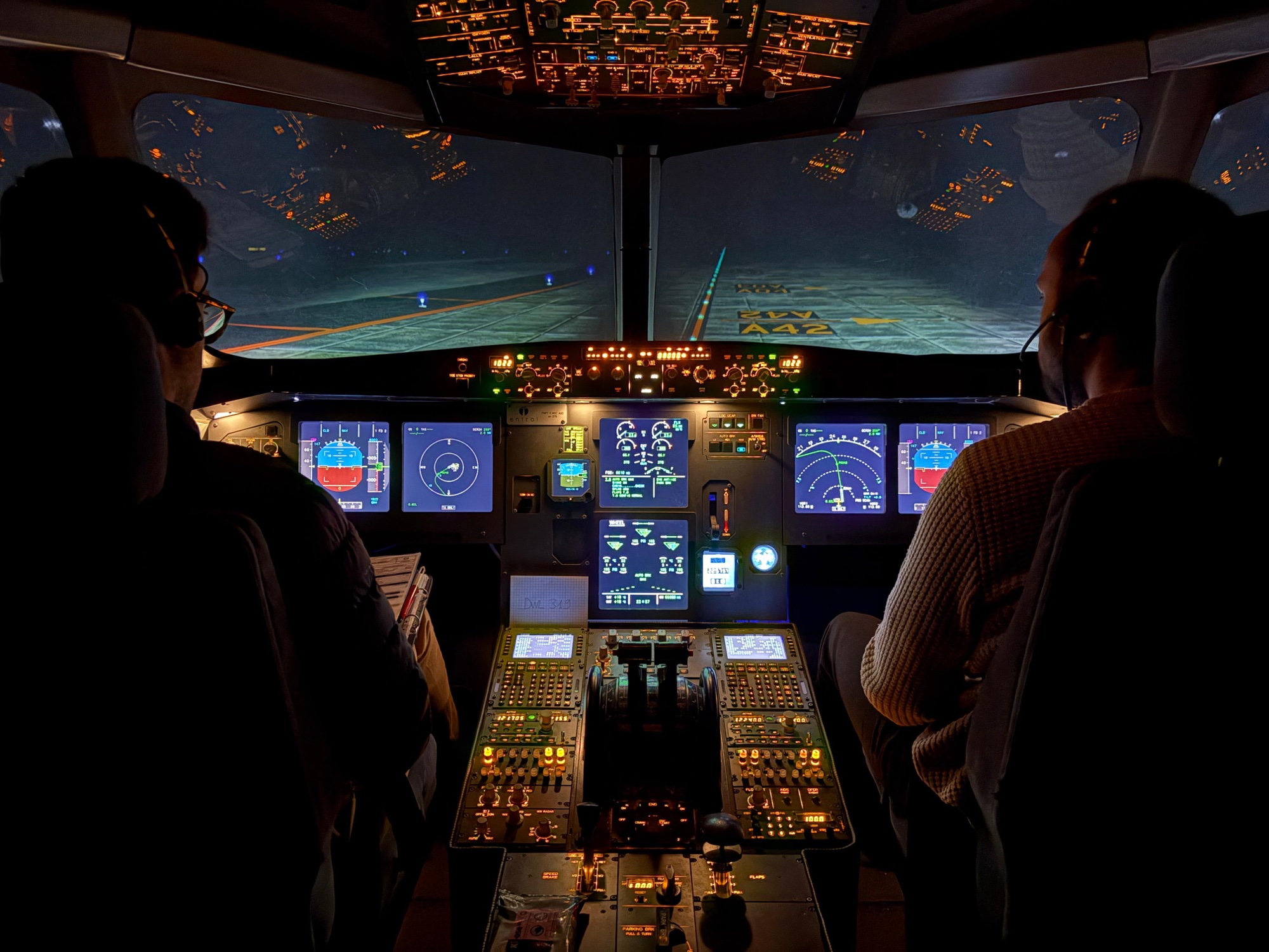 Équipage de deux élèves en APS MCC sur simulateur A320