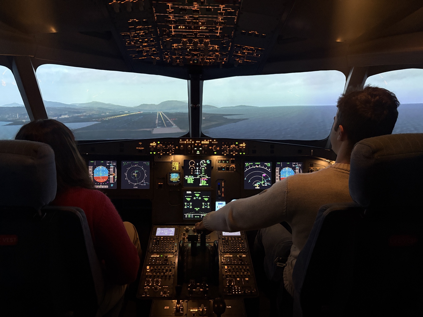 Stagiaires APS-MCC sur simulateur FNPTII A320 chez Iroise